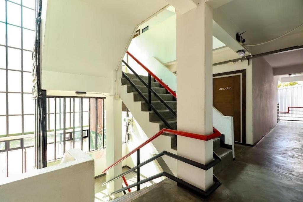Oyo 412 7 Days Hotel Chiang Mai Dış mekan fotoğraf