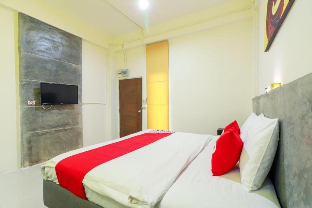 Oyo 412 7 Days Hotel Chiang Mai Dış mekan fotoğraf