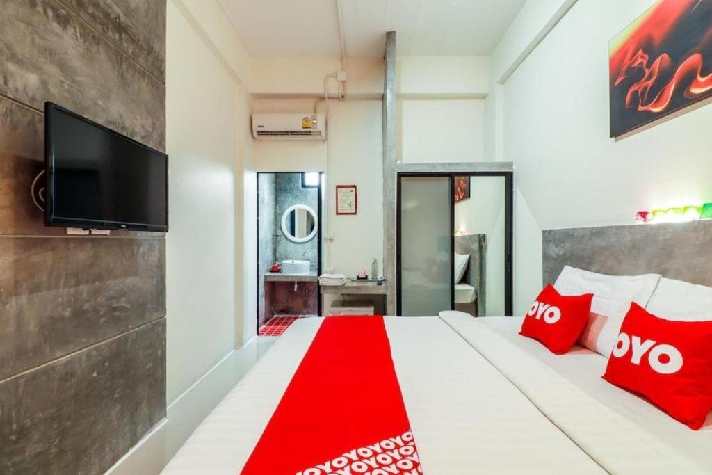 Oyo 412 7 Days Hotel Chiang Mai Dış mekan fotoğraf
