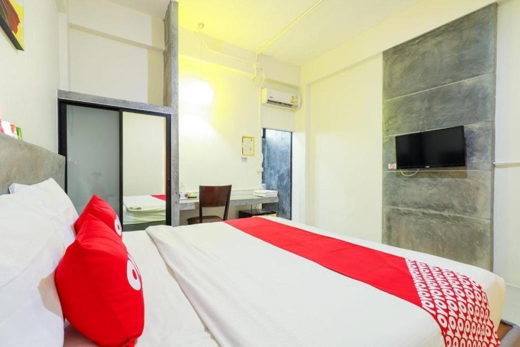 Oyo 412 7 Days Hotel Chiang Mai Dış mekan fotoğraf