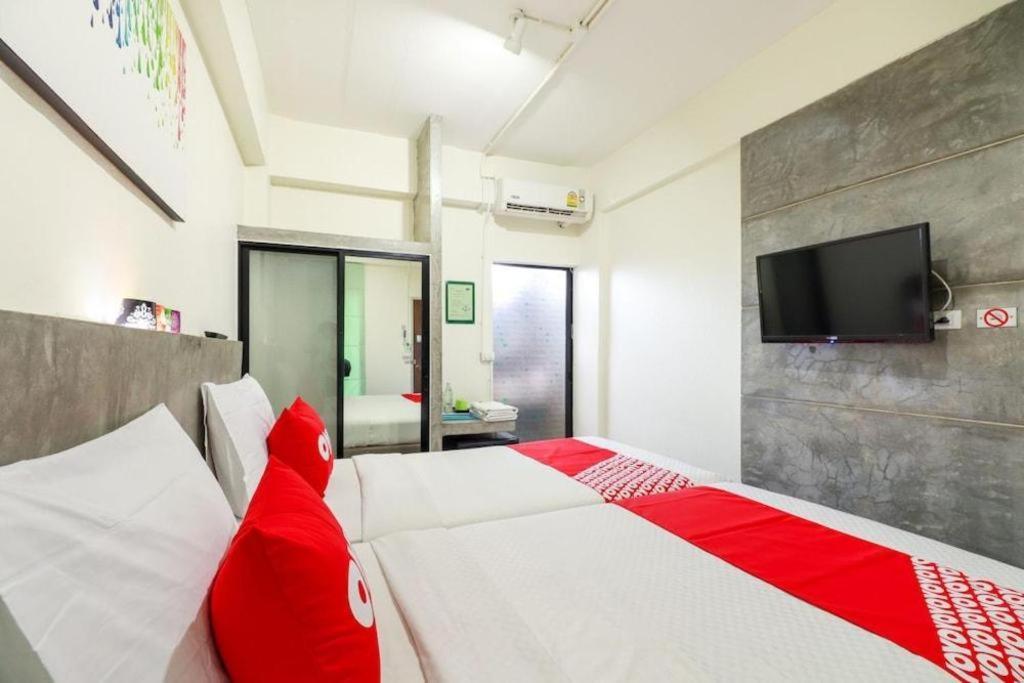 Oyo 412 7 Days Hotel Chiang Mai Dış mekan fotoğraf