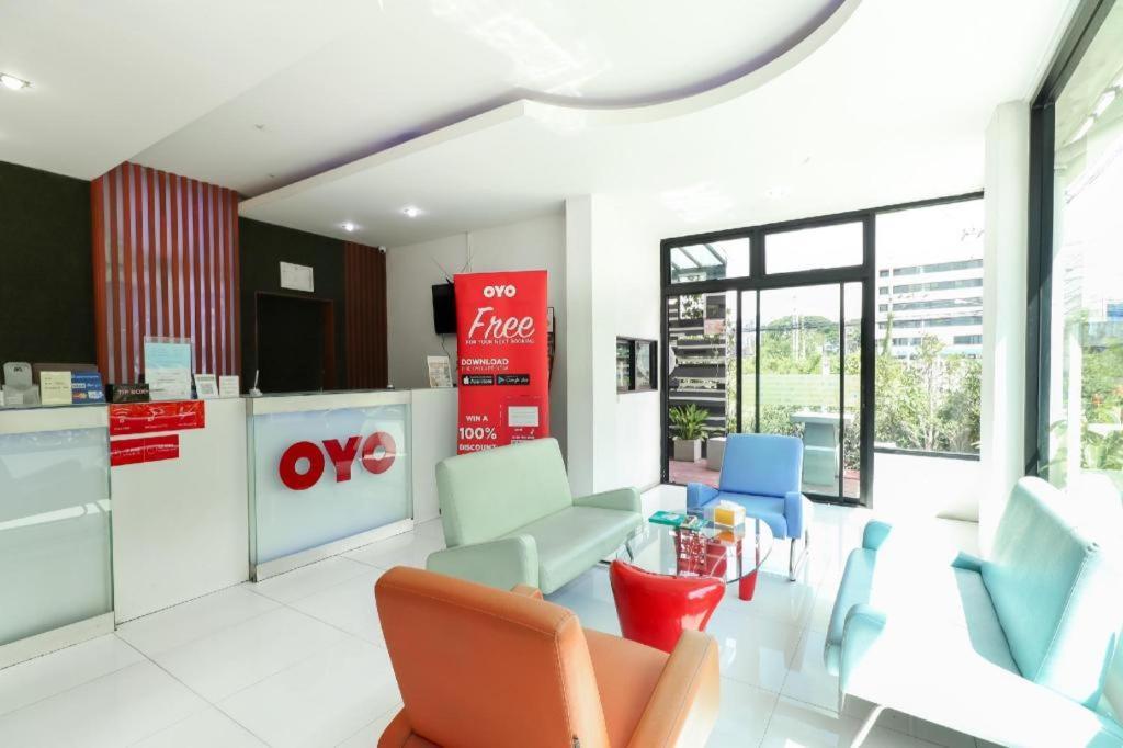 Oyo 412 7 Days Hotel Chiang Mai Dış mekan fotoğraf