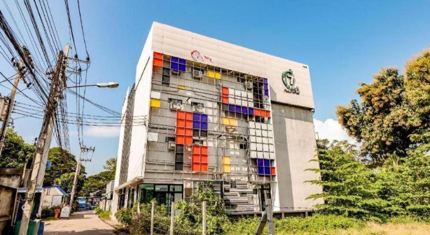 Oyo 412 7 Days Hotel Chiang Mai Dış mekan fotoğraf