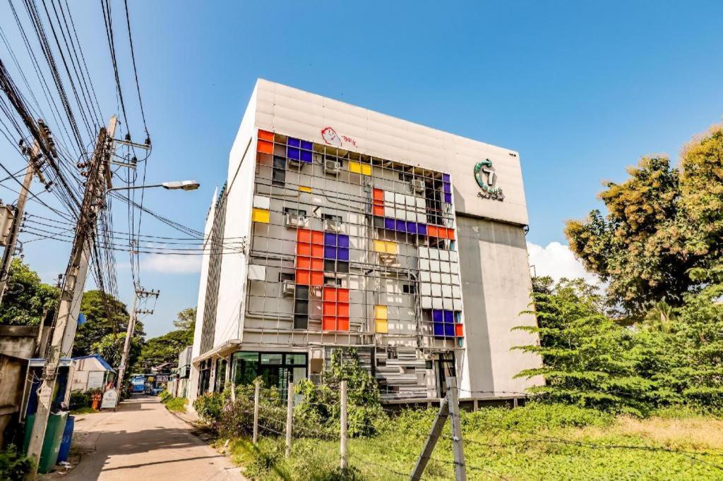 Oyo 412 7 Days Hotel Chiang Mai Dış mekan fotoğraf