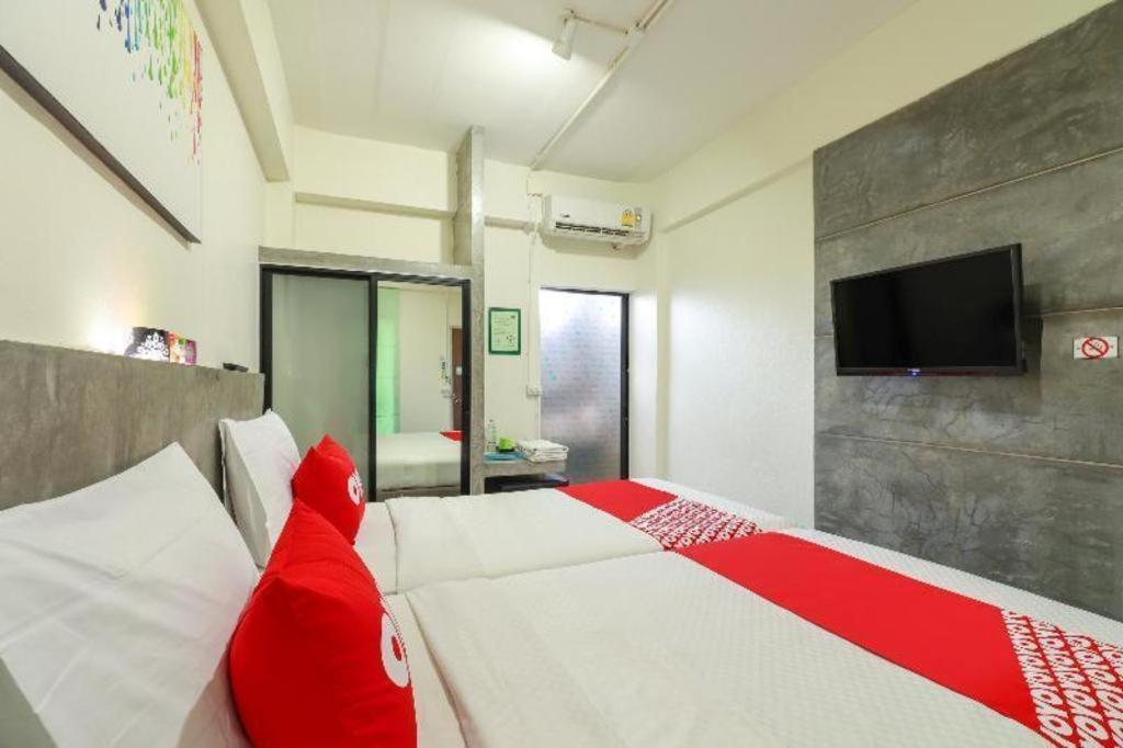 Oyo 412 7 Days Hotel Chiang Mai Dış mekan fotoğraf