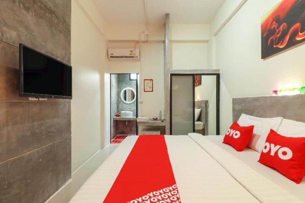 Oyo 412 7 Days Hotel Chiang Mai Dış mekan fotoğraf