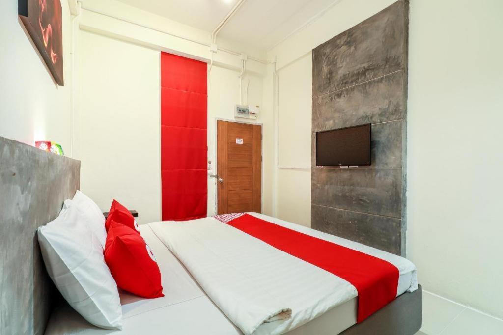 Oyo 412 7 Days Hotel Chiang Mai Dış mekan fotoğraf