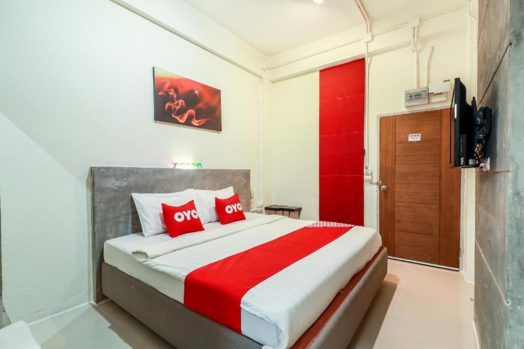 Oyo 412 7 Days Hotel Chiang Mai Dış mekan fotoğraf