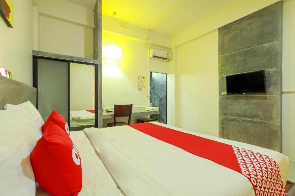 Oyo 412 7 Days Hotel Chiang Mai Dış mekan fotoğraf