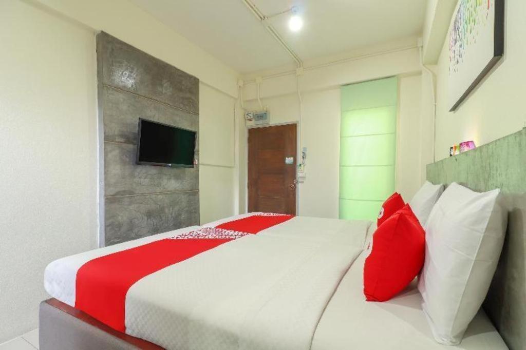 Oyo 412 7 Days Hotel Chiang Mai Dış mekan fotoğraf