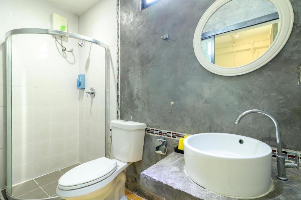 Oyo 412 7 Days Hotel Chiang Mai Dış mekan fotoğraf