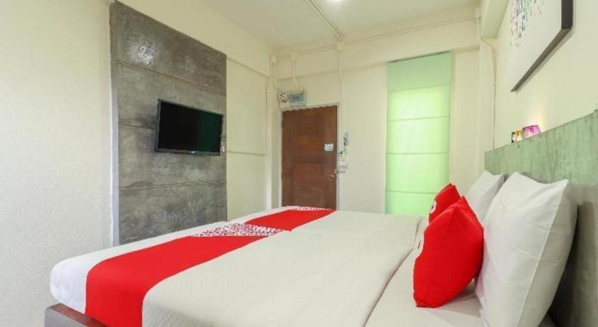 Oyo 412 7 Days Hotel Chiang Mai Dış mekan fotoğraf