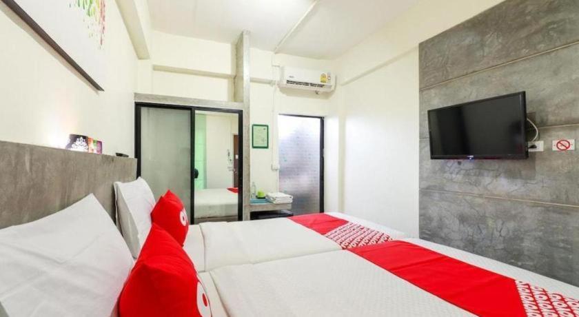 Oyo 412 7 Days Hotel Chiang Mai Dış mekan fotoğraf